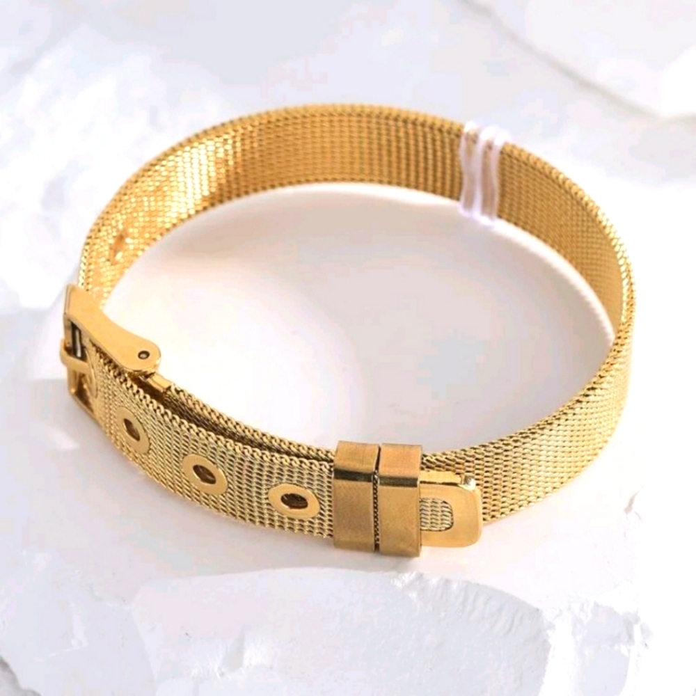 Mens gold buckle bracelet